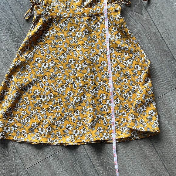 H&M | Yellow Floral Dress with Lace-up Detail - Picture 6 of 6